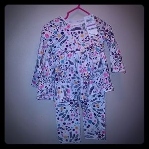 Infant girl's two piece outfit.